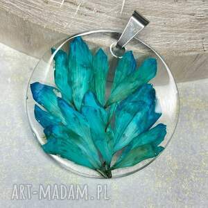 okrągły wisiorek z barwionymi kwiatami z1781 zimę