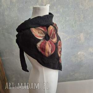 Czarna chusta handmade wełniana, elementy filcowane to wełna merynosów