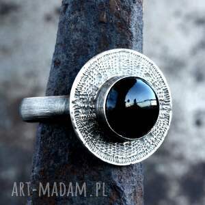 srebrny pierścionek tribal z naturalnym kamieniem, czarny onyks