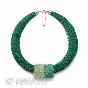 naszyjnik len zielony z ceramiką, ceramika na lnie