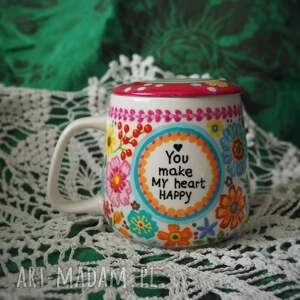 ręcznie malowany kubek z sitkiem i pokrywką folk pink, elegancki prezent na 50