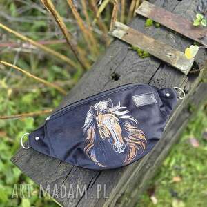 nerka haftowana z koniem l koniara, saszetka