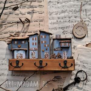 Wieszak z szarymi domkami, drewna, do przedpokoju