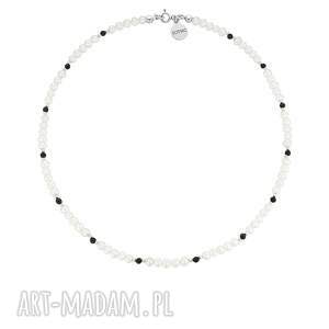 srebrny naszyjnik z pereł naturalnych i onyksem, perły, zdobiony