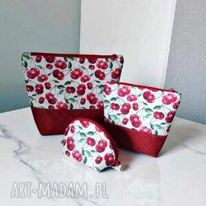MATRIOSZKI z nadrukiem w dojrzałe wiśnie, kosmetyczka