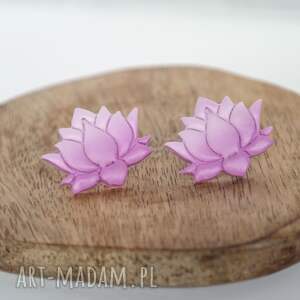 pastelowe kolczyki lotosy - różowo-liliowe kwiaty, rękodzieło, 2622 mm 🟣 opis