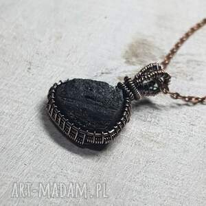 czarny turmalin m198 biżuteria z miedzi wire wrapping, wisiorek