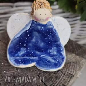 Ceramiczny aniołek z serduszek - ręcznie robiona ozdoba