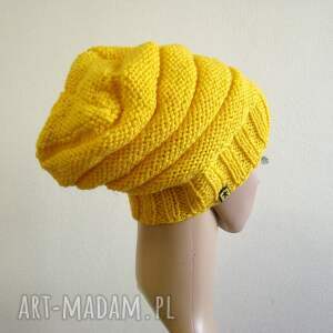 długa żółta czapka