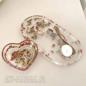 zestaw tacek z żywicy suszonymi kwiatami na biżuterię i drobiazgi, podstawka