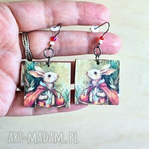 kolczyki wiszące - króliczek kwadrat dla nastolatki jabłko zając