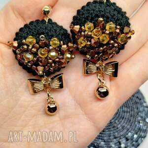 Czarne z kokardkami, kolczyki szydełkowe