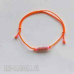 Okrągła bransoletka na regulowanym sznurku z lawy i szklanymi koralikami - handmade