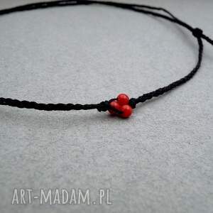 koral czerwony simple, sznurkowy naszyjnik, drobne kamienie naszyjnik hippie
