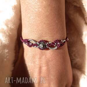 mroczny ogród larvikit w makramie bransoletka pleciona bordowo srebrna, kamienie