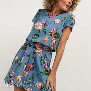 sukienki letnia sukienka z paskiem t390, kwiaty na niebieskim tle