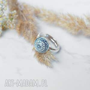 srebrny pierścionek z mozaikowym oczkiem srebra