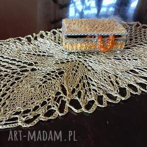 serwetka na drutach w kolorze starego złota, obrus, bieżnik