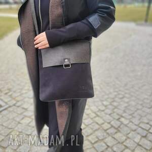 listonoszka z klapką ada kolor czarny, torebka klapą, średnia torba