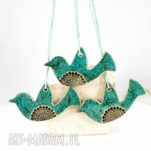 Turkusowe ptaszki w locie - ozdoby wiosenne, ceramiczne