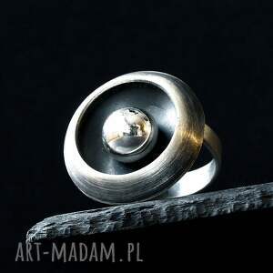 srebrny oksydowany pierścionek matowy z kulką