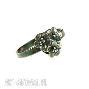 helia pierścionek srebrny 3 kwiatuszki a734, srebrne kwiaty