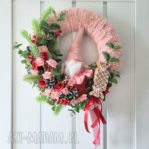 dekoracje świąteczne wianek świąteczny różowy skrzat drzwi