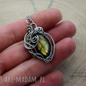 wisiorek z labradorytem, wire wrapping, stal chirurgiczna, wirewrapping