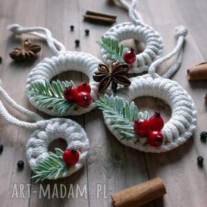Świątczne bezy, makramowe zawieszki, mini dekoracje, makrama