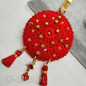 szydełkowa zawieszka czerwona z serduszkiem, brelok szydełkowy, breloczek