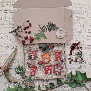 małe domki do powieszenia no 2 pomysł na prezent, ręcznie malowane, ozdoba