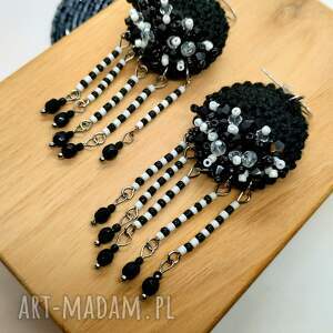 kolczyki szydełkowe czarno-białe, łańcuszki, koraliki