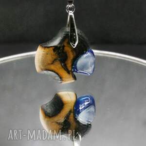 drewniany wisiorek - dąb i niebieski agat ręcznie rzeżbiony naszyjnik z drewna