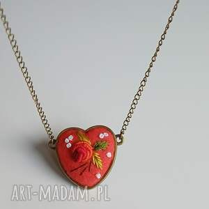 Ręcznie haftowany wisior ANTONIA, haft brazylijski, na filcu