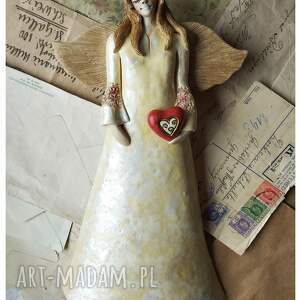 ręcznie zrobione ceramika anioł ślubny z sercem