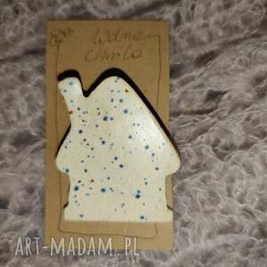 Prezent broszka ceramiczna domek, biżuteria