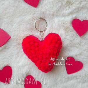 serduszko brelok na szydełku, breloczek serce, walentynki