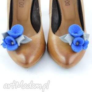 filcowe przypinki do butów - ozdoby kwiatki niebieskie z szarym