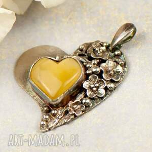 z bursztynowym sercem w kwiatach a686, wisior serce