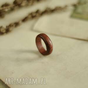 czerwona obrączka z drewna sandałowego, drewniana biżuteria