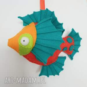 ręcznie zrobione maskotki rybka z filcu na sznureczku - zawieszka