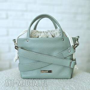 torebka typu bucket wykonana ze skory naturalnej w kolorze miętowym, listonoszka