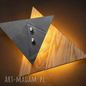 geometryczna lampa ścienna z dębu, stali i szkła model triada, trójkątna forma