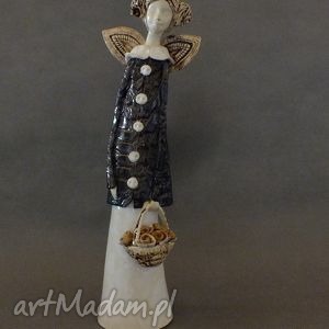 handmade ceramika anioł z koszem róż