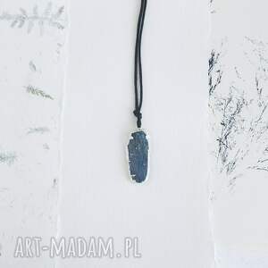 surowy wisior No 7, kyanit, niebieski kianit