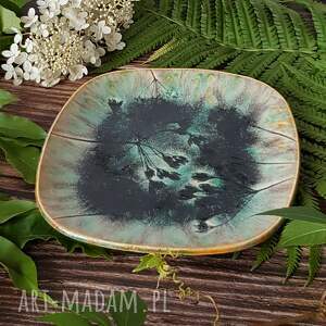 dekoracje mroczna patera z motywem roślin, oryginalne dodatki ceramika