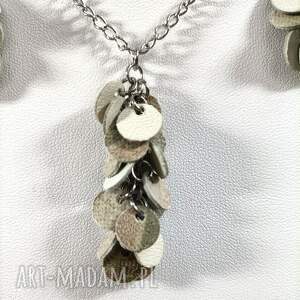 komplet naszyjnik z zawieszką i kolczyki niebiesko - srebrnej skóry stali