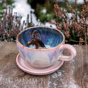 handmade ceramika filiżanka z koniem | różowy gniadosz | filiżanka do kawy | kamionka