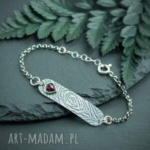 ręcznie zrobione srebrna bransoletka łańcuszek ozdobiona granatem i wzorem róży