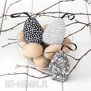 jajka wielkanocne, czarno-białe pisanki, dekoracja wiosenna zawieszka